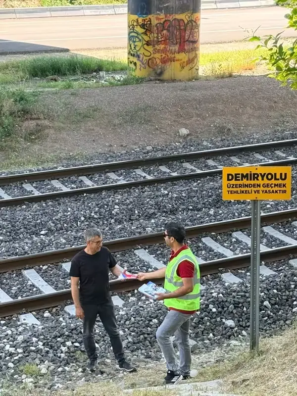 crossing_the_railway_is_dangerous_and_prohibited_tcdd_turkey.jpg